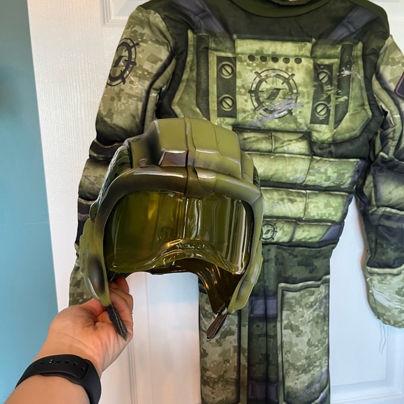 Halloween Costume - Picture 3 of 3